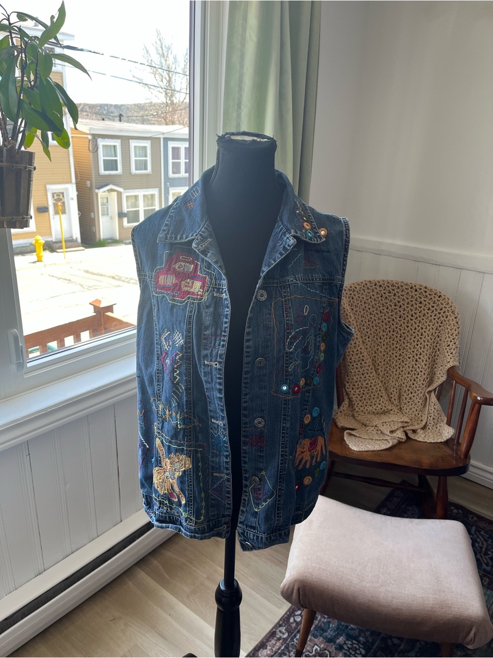 Women’s vintage Denim Jean Embroidered Blue Vest sleeveless button up